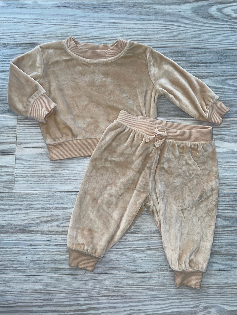 Liam & James Baby Velour Two-Piece Outfit 0–3 Months